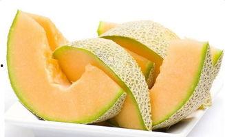 户外吃哈密瓜,尽享哈密瓜的清新甜蜜