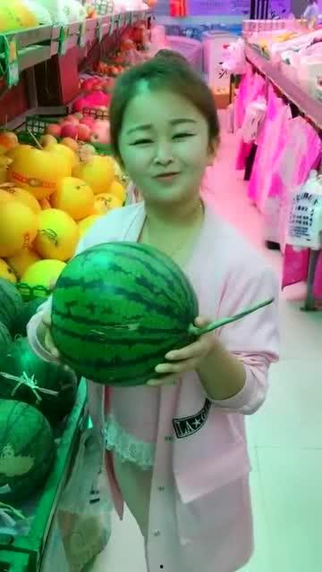 女孩说吃瓜吃瓜什么情况,吃瓜女孩揭开神秘事件真相