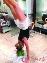 阿姨直播倒立吃瓜